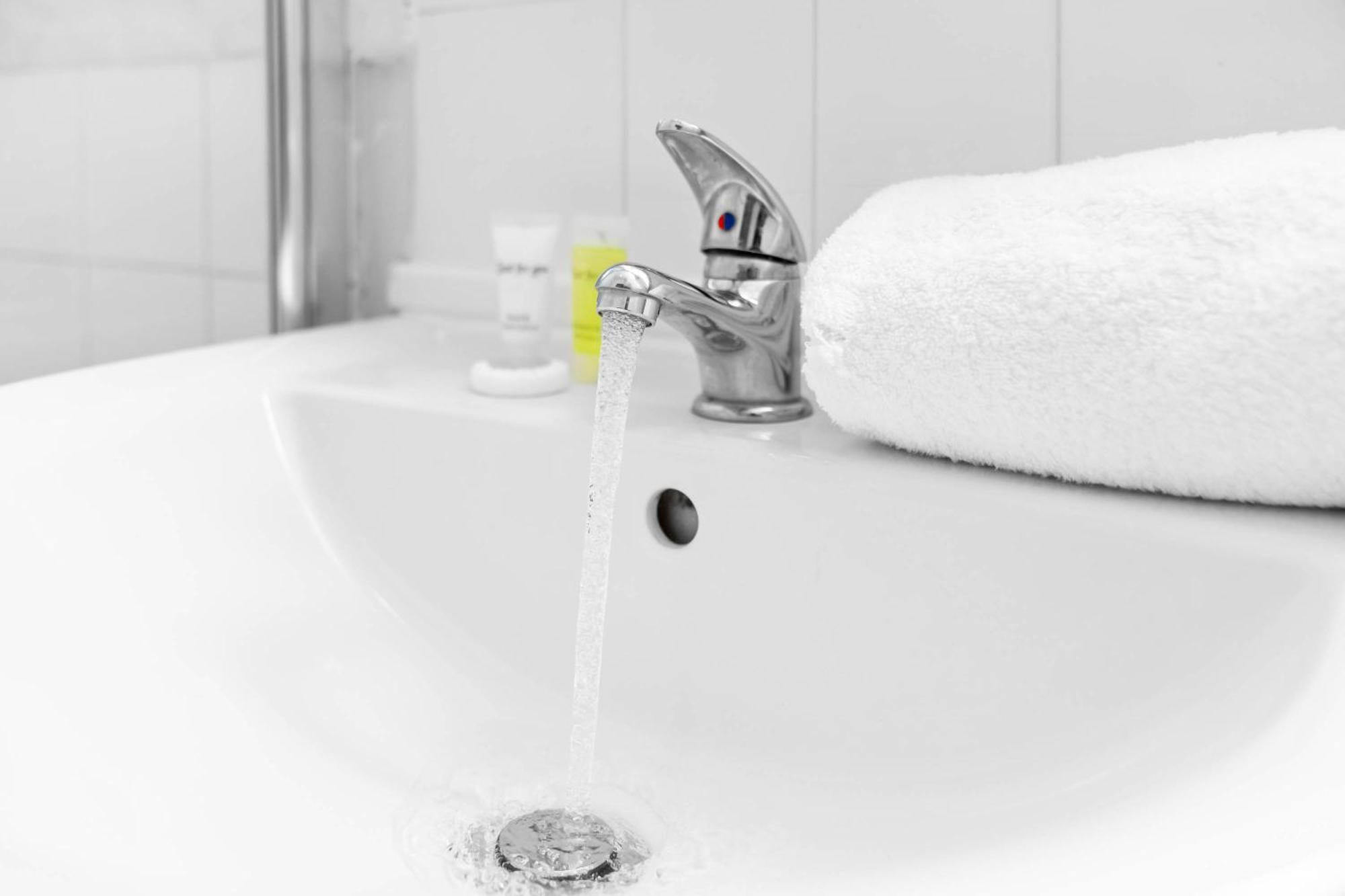 Two Bedroom Apartment - Single Beds - Accommodates 3 - Street Parking - Top Rated -Wbb West Bromwich Eksteriør billede