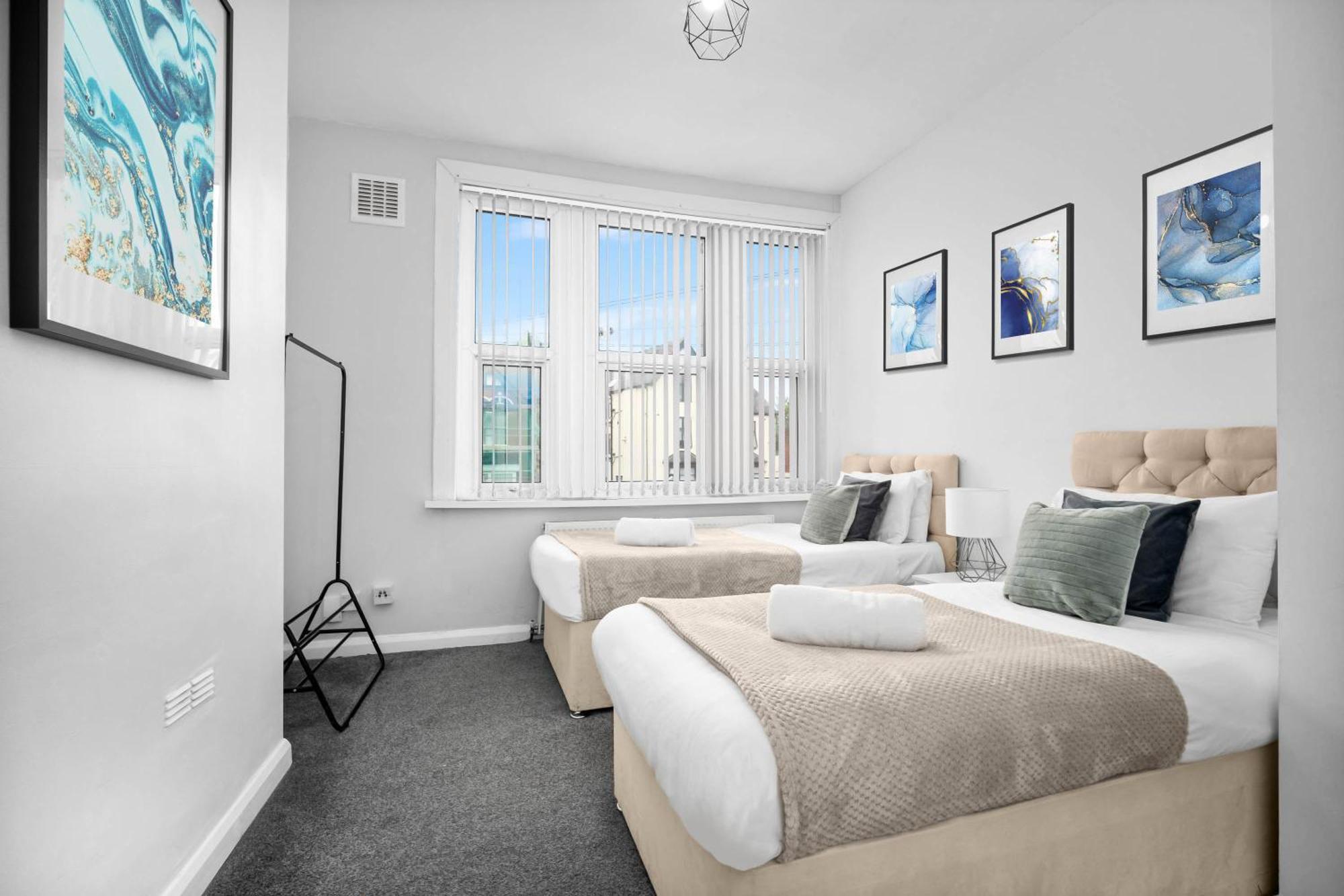 Two Bedroom Apartment - Single Beds - Accommodates 3 - Street Parking - Top Rated -Wbb West Bromwich Eksteriør billede