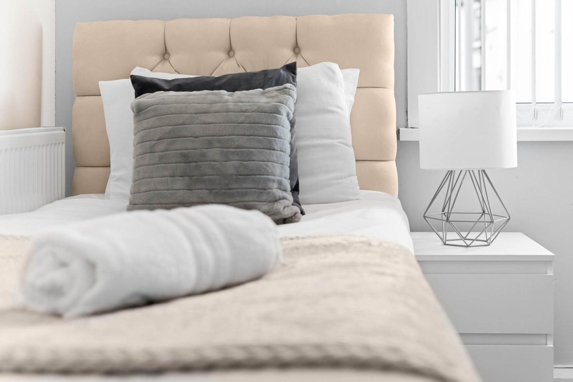 Two Bedroom Apartment - Single Beds - Accommodates 3 - Street Parking - Top Rated -Wbb West Bromwich Eksteriør billede