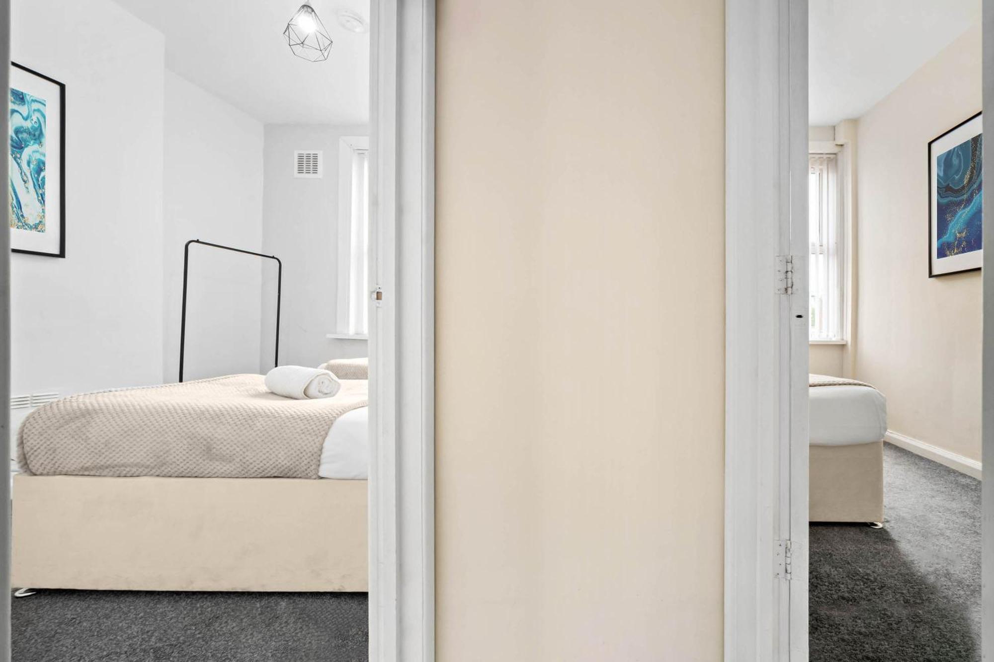 Two Bedroom Apartment - Single Beds - Accommodates 3 - Street Parking - Top Rated -Wbb West Bromwich Eksteriør billede