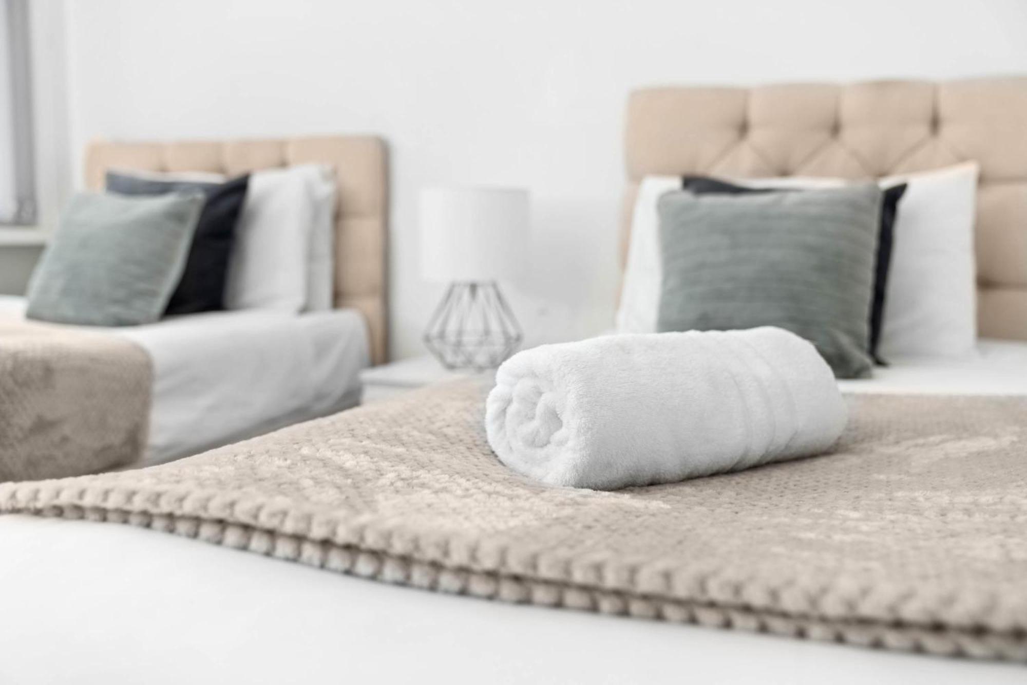Two Bedroom Apartment - Single Beds - Accommodates 3 - Street Parking - Top Rated -Wbb West Bromwich Eksteriør billede