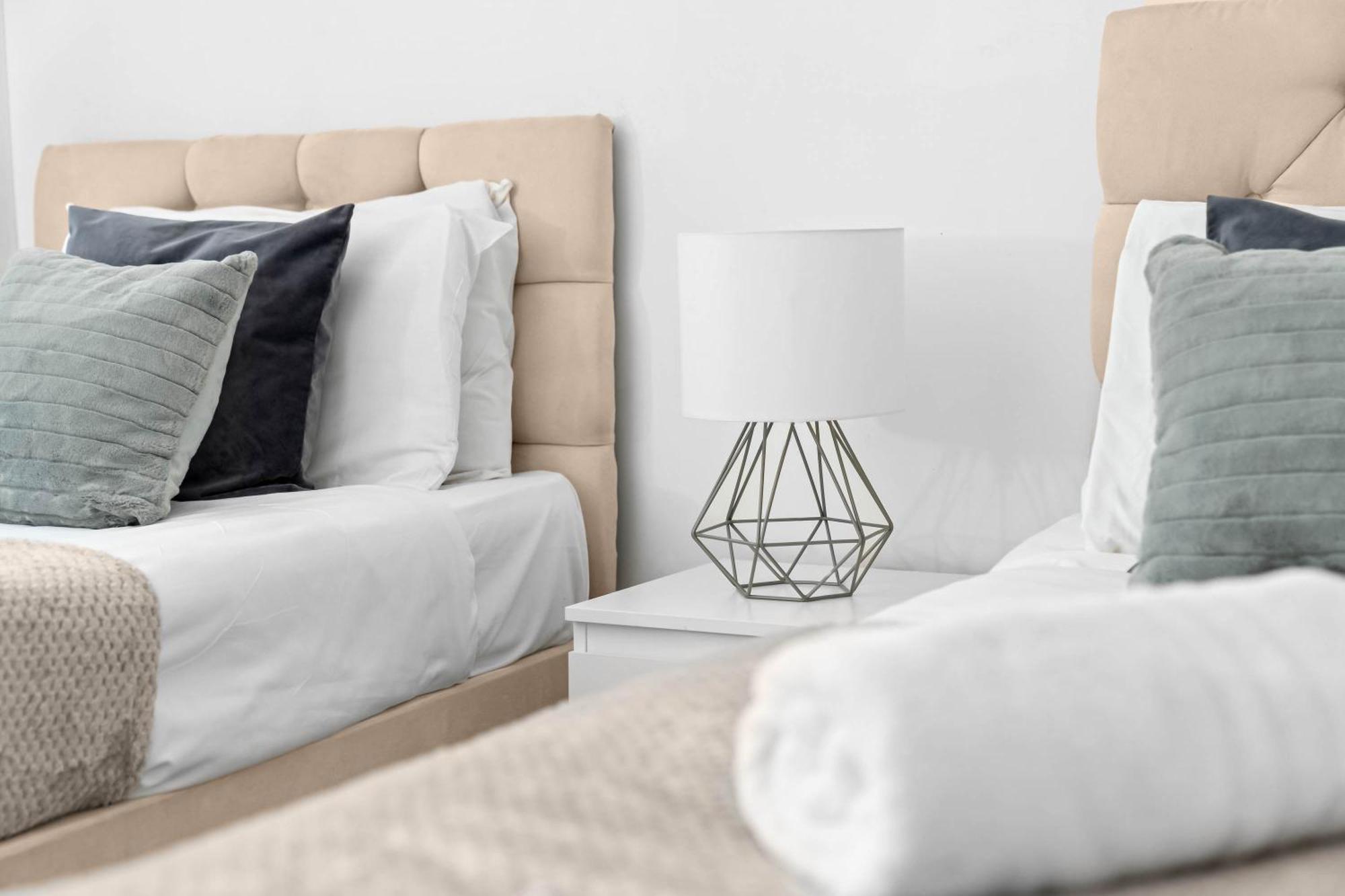 Two Bedroom Apartment - Single Beds - Accommodates 3 - Street Parking - Top Rated -Wbb West Bromwich Eksteriør billede